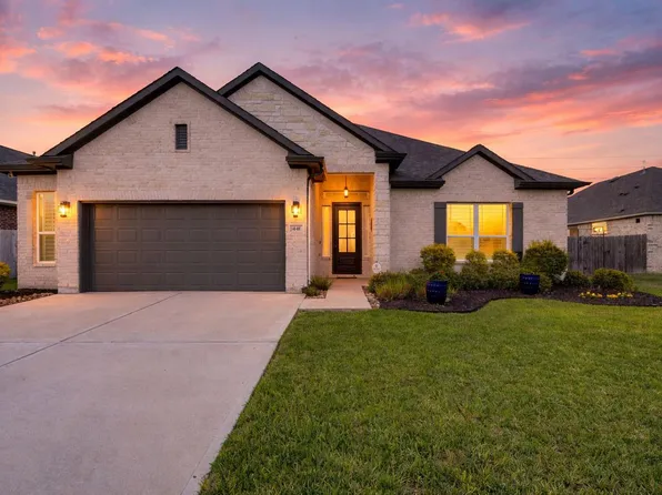 441 Hunters Crossing Dr, Sealy, TX 77474