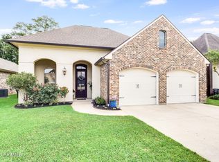 219 Country Park Dr, Youngsville, LA 70592
