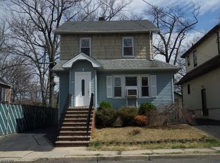 586 Monroe Pl, Ridgefield, NJ 07657