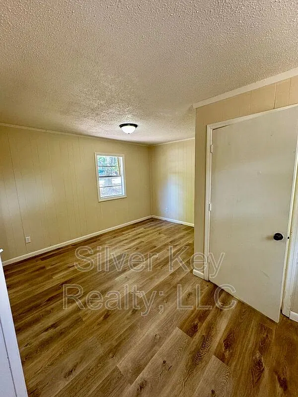 1 bed, 1.0 bath, $695 — Photo 4
