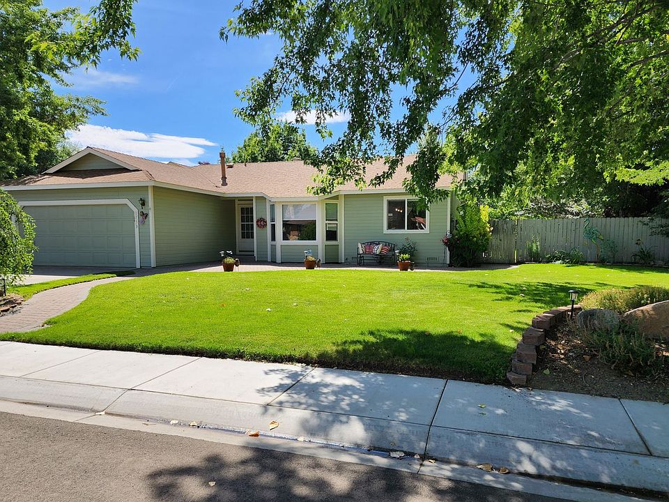 1st image of 1753 Oakwood Dr