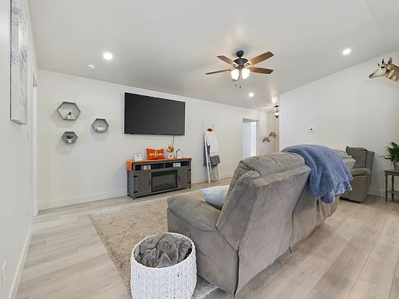 5th image of 577 Redwing Ln