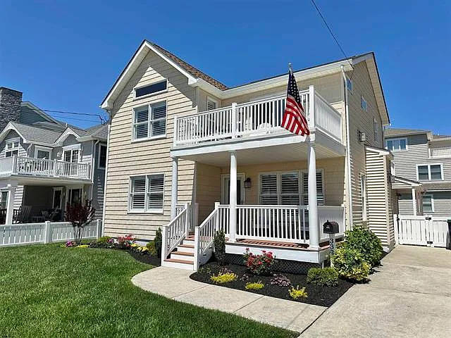 4 bed, 2500 sqft, $6,700 — Photo 1