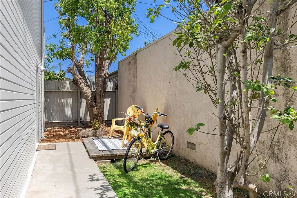 2 bed, 1831 sqft, $4,700 — Photo 3