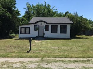 305 W Young St, Maud, OK 74854
