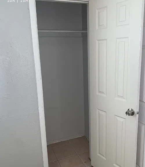120 E 17th St #18 — Photo 11