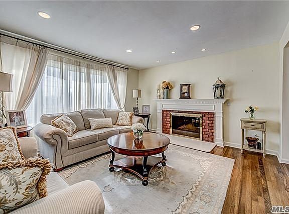 2nd image of 42 Hampton Blvd