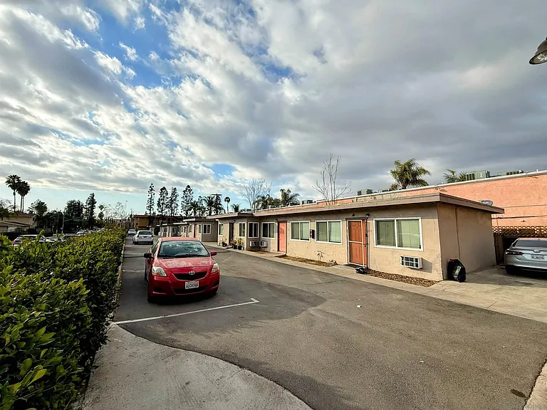 279 S Mollison Ave — Photo 19