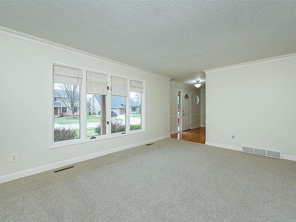 4th image of 4659 Elm St