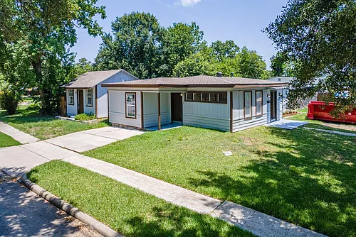 1012 W Hart Ave Photo 1