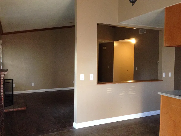 9784 Bolton Ave — Photo 31