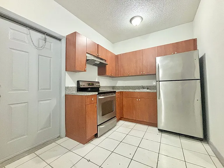 1218 NW 8th Pl — Photo 9