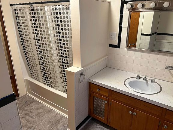 4th image of 457 W Main St #R