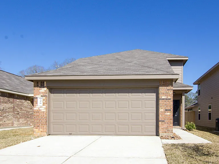 356 Upper Creek Dr — Photo 1