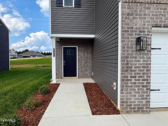 3rd image of 240 Chimney View Loop