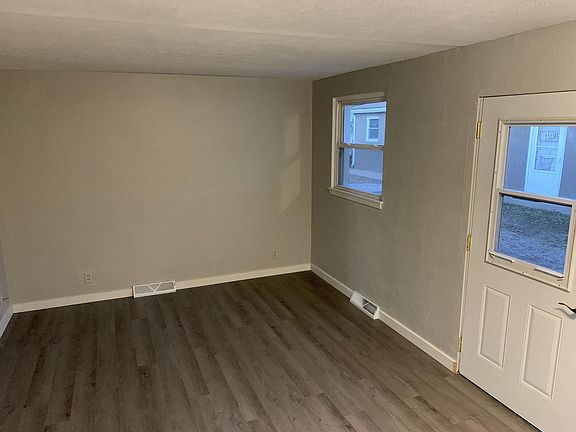 3rd image of 210 Davis St #3