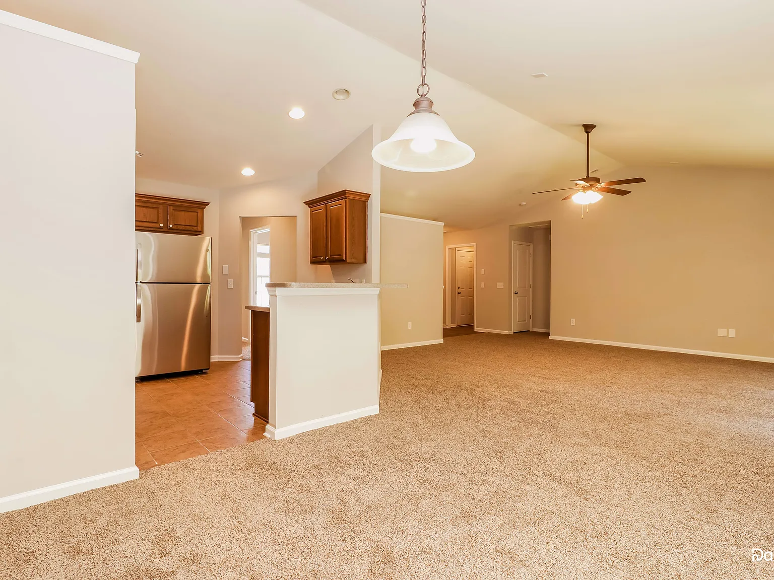 3 bed, 2.0 bath, 1761 sqft, $2,460 — Photo 3