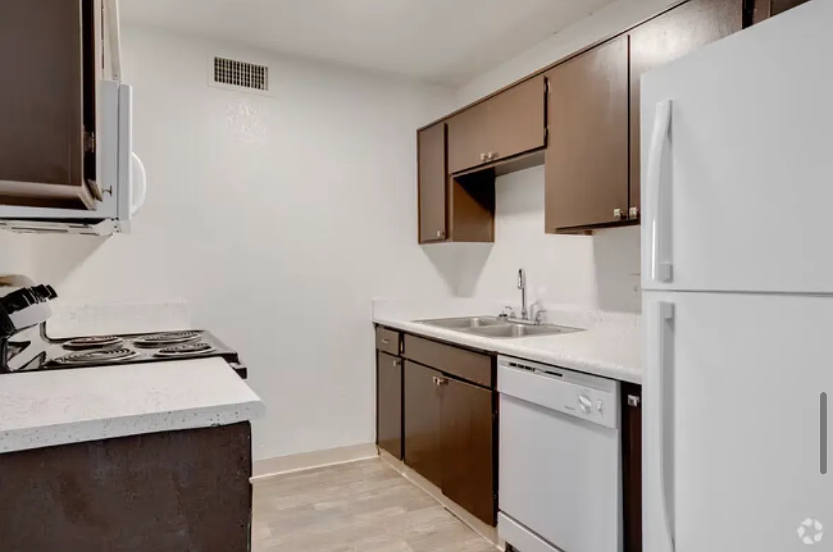 2 bed, 800 sqft, $1,060 — Photo 2