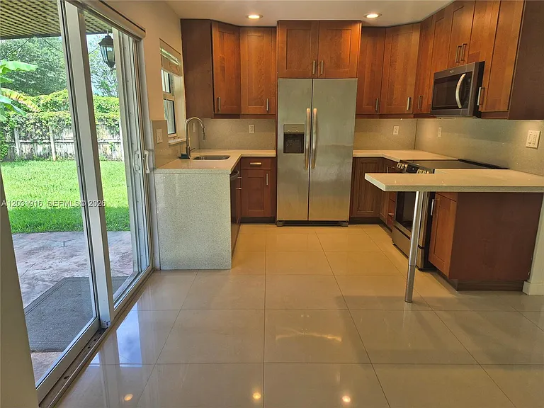 1401 SW 32nd Ct — Photo 7