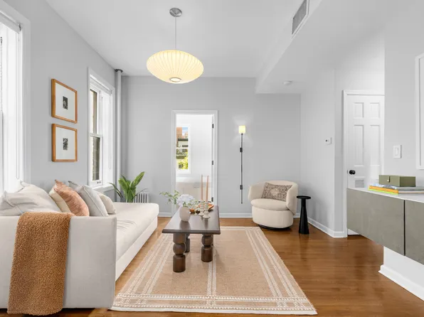 92 Perry Street image 1 of 9