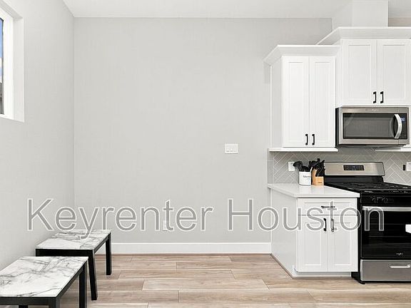 5th image of 8324 Curry Rd