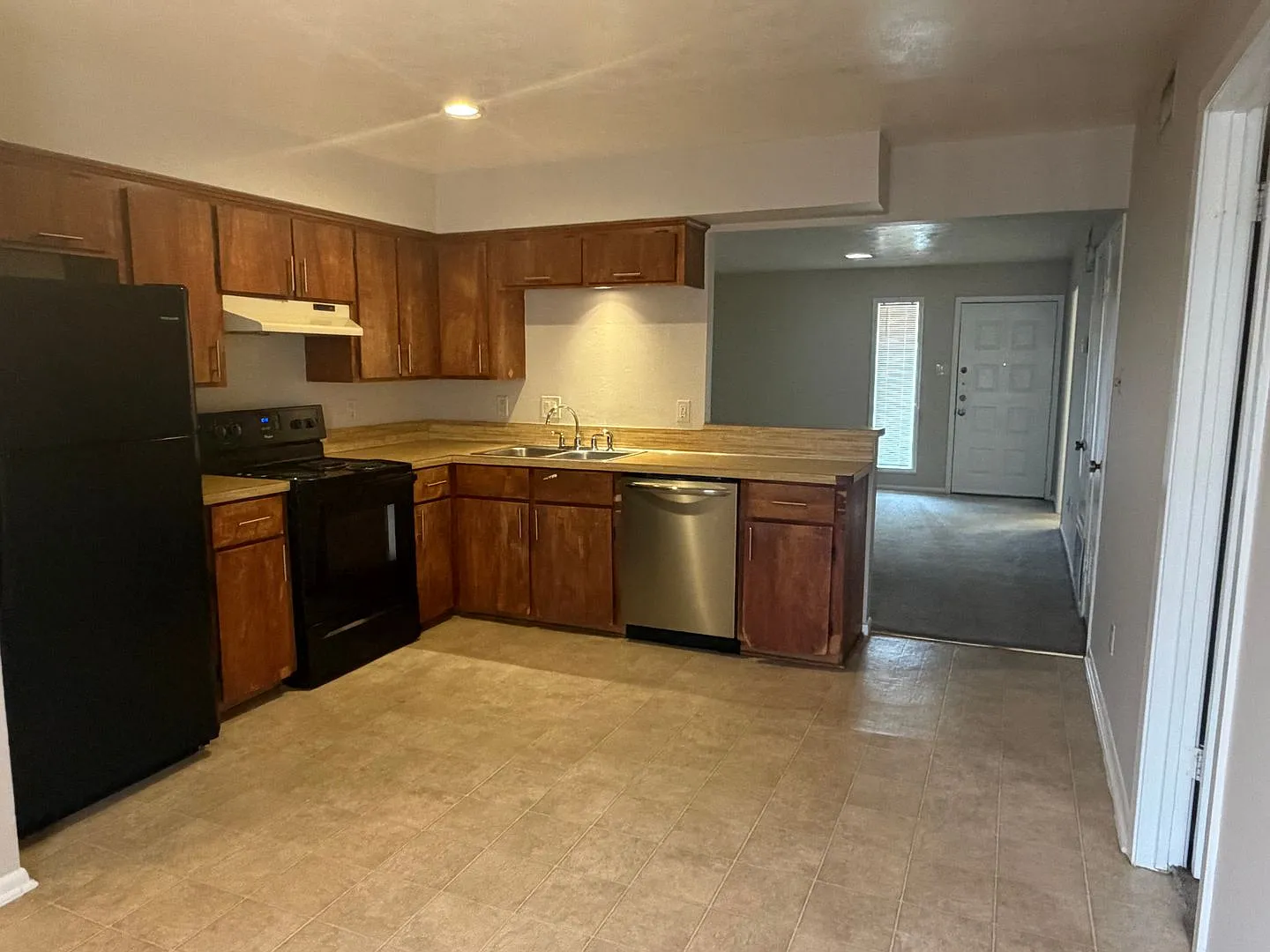 2407 Bandera — Photo 2