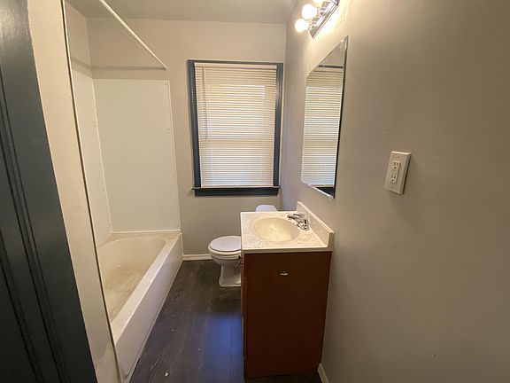 4th image of 2654 Sturtevant St #2656
