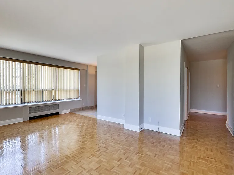 2100 Bathurst St #308 — Photo 56