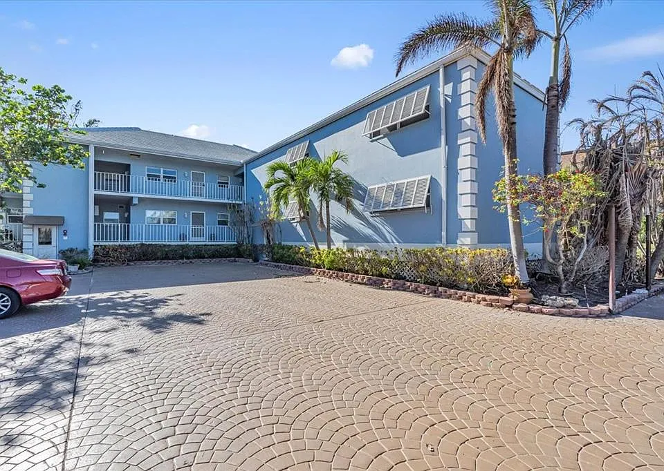 5621 Gulf Of Mexico Dr #102