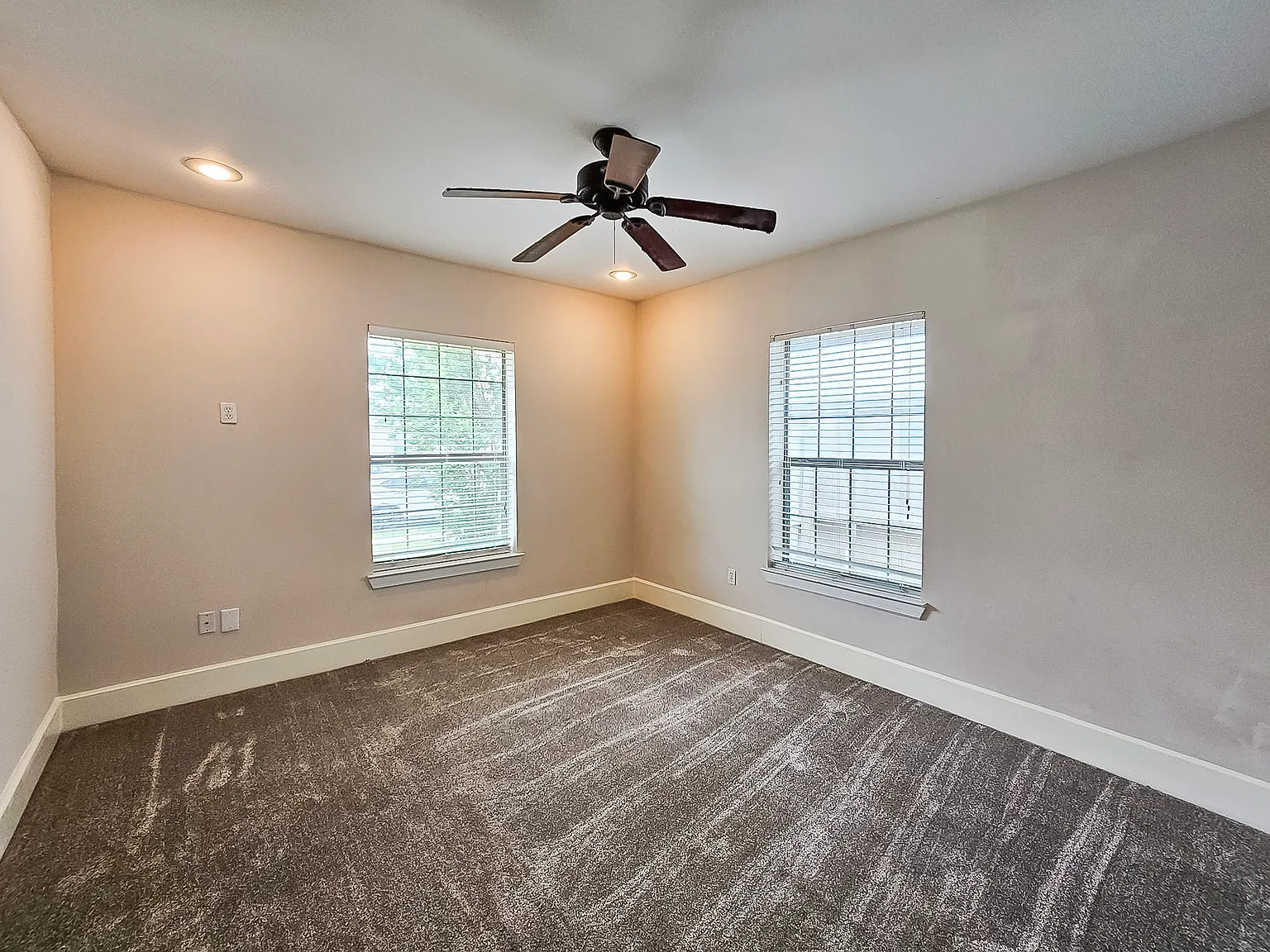3 bed, 1411 sqft, $2,700 — Photo 3