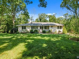 36 Circle Dr, Oak Ridge, NJ 07438