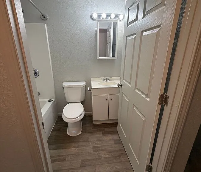 301 E Kansas St — Photo 44
