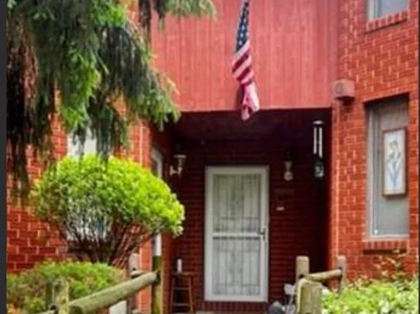 1458 Forest Hill Rd, Staten Island, NY 10314