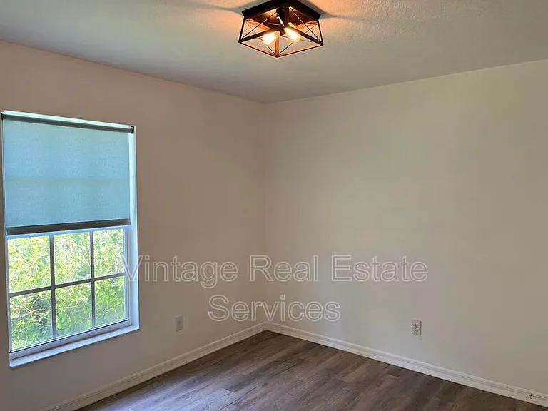 9411 Willow Cove Ct — Photo 17