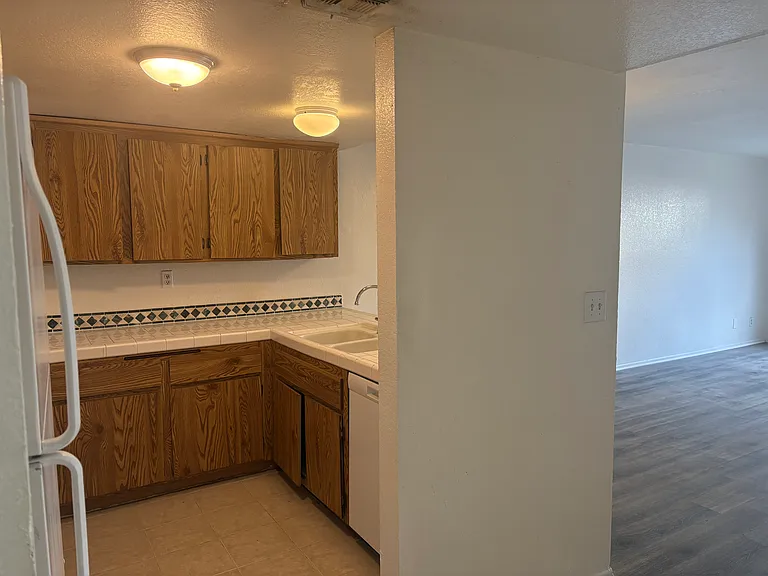 615 E Colorado Blvd #B — Photo 7
