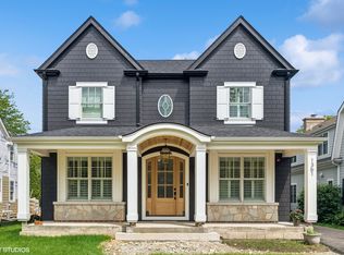 24 Washington Cir, Lake Forest, IL 60045