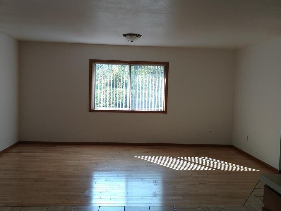 2nd image of 804 Carriage Ln APT 20