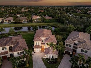 8592 Lewis River Rd, Delray Beach, FL 33446