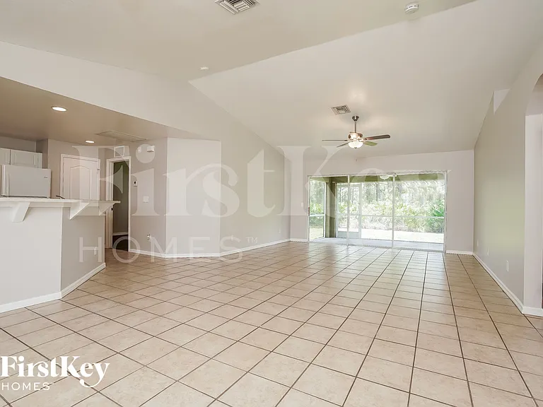 2821 45th St W — Photo 2