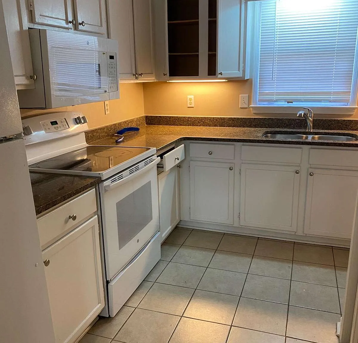 2 bed, 2.5 bath, 1260 sqft, $1,750 — Photo 4