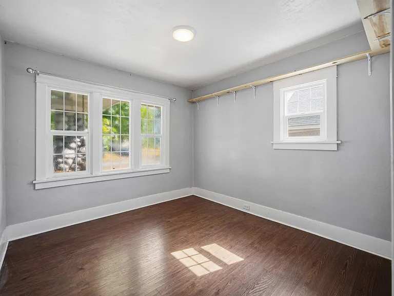 2527 W Liberty Ave — Photo 20