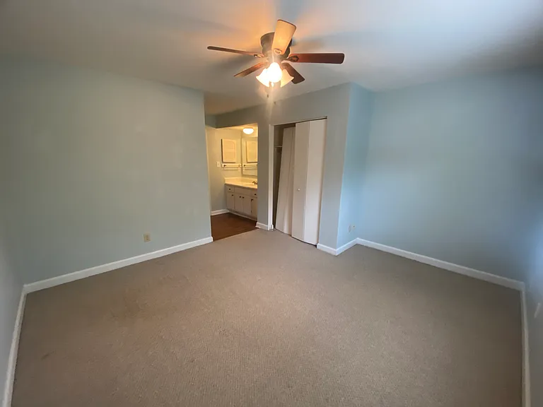 Avery Close Condominiums — Photo 75