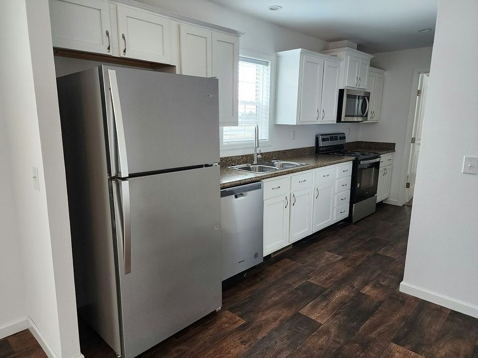 1st image of 21 Iris Ln