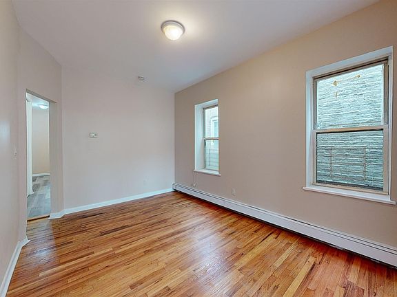 4th image of 91 Romaine Ave APT 6