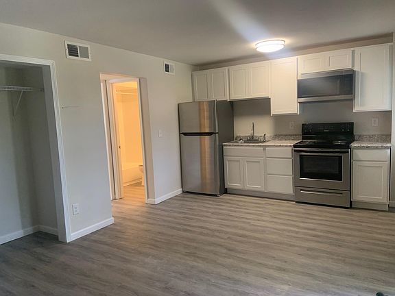 2nd image of 757 Riverview Dr