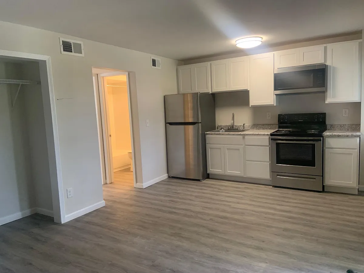 Building Photo - 757 Riverview Dr