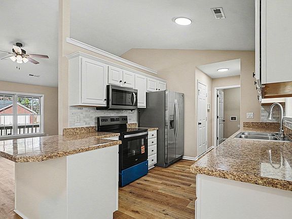 5th image of 1127 Lancelot Ln.