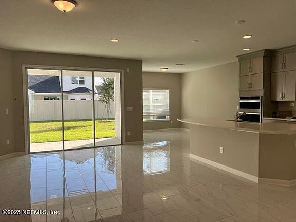 5th image of 83 YARDLEY Court