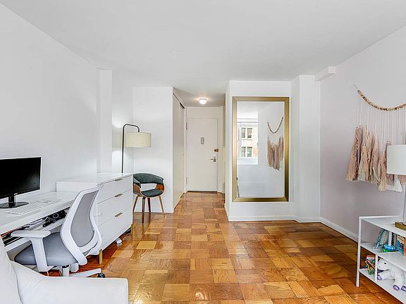 4th image of 225 E 36th St APT 15D