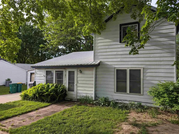 717 2nd St SE, Independence, IA 50644